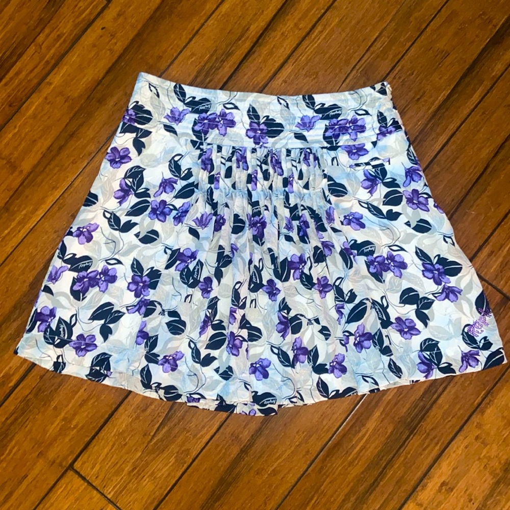 Floral print midi skirt.
